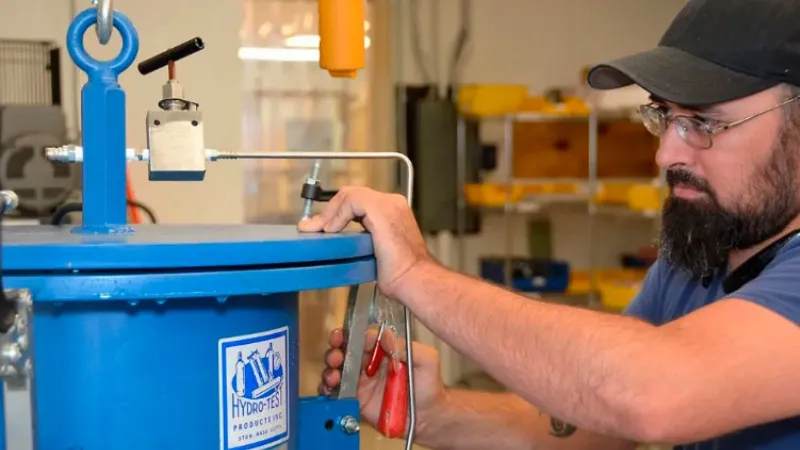 Teste hidrostático em cilindro de CO2